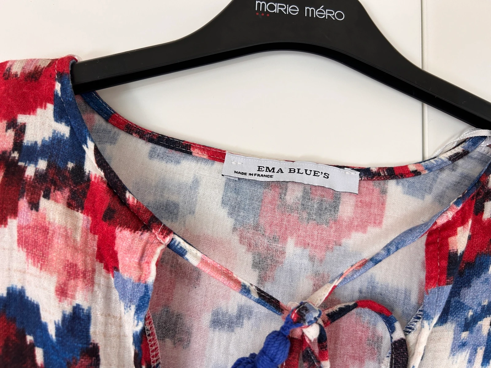 Blusa colorida com decote em V – photo 2